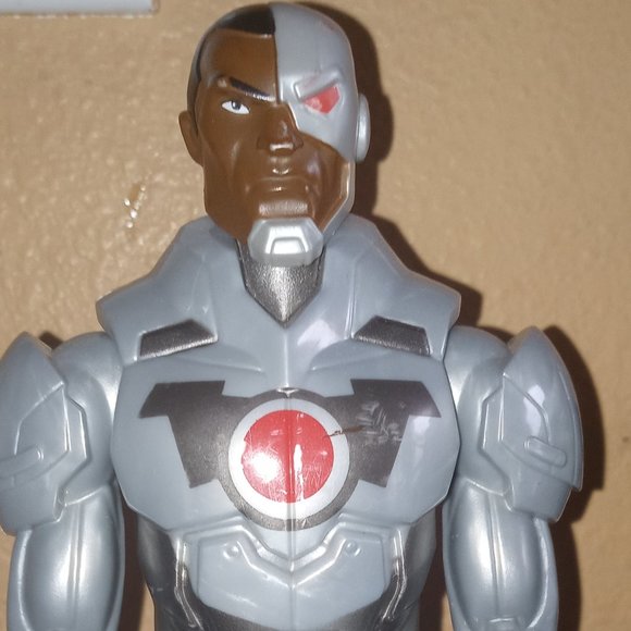 DC Comics 12 in Cyborg Action Figure - Picture 3 of 6